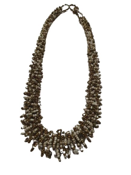 Collier coralliens de 60 cm réglable pour éviter les bijoux trop courts aux mariages
