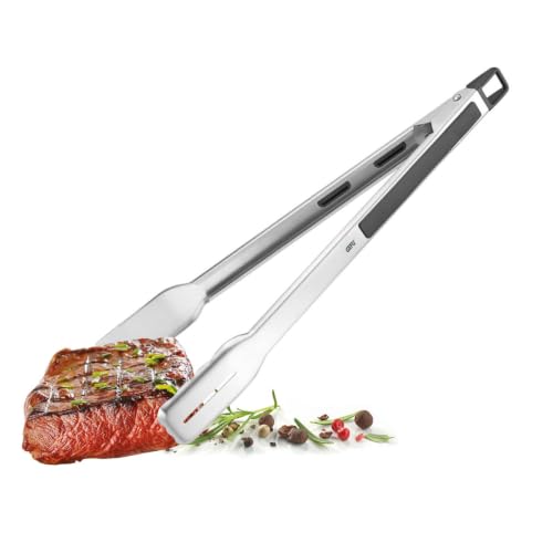 GEFU Grillzange BBQ Edelstahlzange mit Antirutsch-Griff flacher Vorderkante & Fettablaufschlitz mit praktischer Verriegelung & Aufhängeöse - 42 5 cm Länge