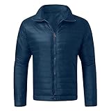 Mit dieser klassischen Daunenjacke sind Sie für viele Anlässe passend gekleidet. Das sportlich-schicke Design und die zurückhaltende, unifarbene Optik passen zu lässigen oder eleganten Kleidungsstücken und lassen sich so ganz unterschiedlich und individuell stylen.Durch die leichte Watterierung hält die Daunenjacke bei kühlerem Wetter angenehm war. Gönnen Sie sich diese vielseitige Daunenjacke , an der Sie nicht nur eine Saison Ihre Freude haben werden.