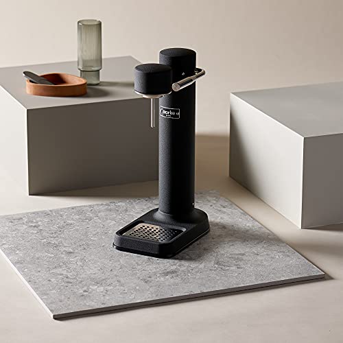 Foto von Aarke Carbonator 3 Wassersprudler, Edelstahl-Gehäuse, Sprudelwasserbereiter, inkl. BPA-freier PET-Flasche, kompatibel mit 60 L C02 Zylindern, Farbe: Mattschwarz Finish