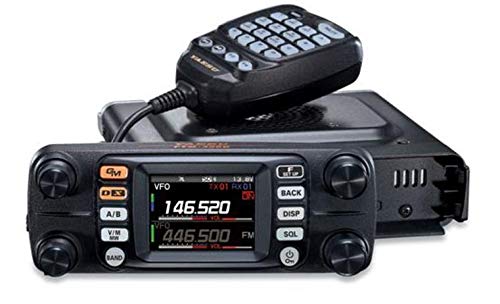 Yaesu FTM-300DE Transceiver front view with display and controls