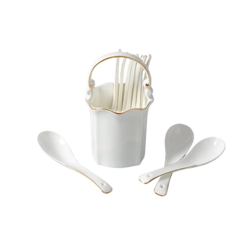Cuillères en porcelaine tendre blanche : l'élégance du service de table raffiné