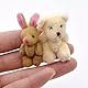 VIONNPPT 2er-Set Mini-Puppen Kaninchen und Bär 1:12 Miniatur Puppenhaus Zubehör, Schön Desktop Ornament Anhänger, Puppe Modell Geschenk für Dollhouse Wohnzimmer Haus