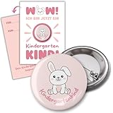 Jubelux Kindergartenkind Hase Button | Hasenmotiv - Rund Ø 3,7 cm mit Nadelverschluss | ideal zum Kindergartenstart, Kindergarten Buttons mit Geschenkkarte