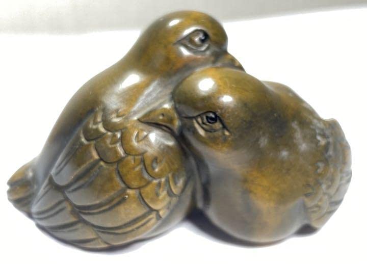 置物　柘植　鳥　黄楊繊細彫刻　木製 Amazon.co.jp: 柘植材根付 双鳥 置物、縁起物 黄楊繊細 木製