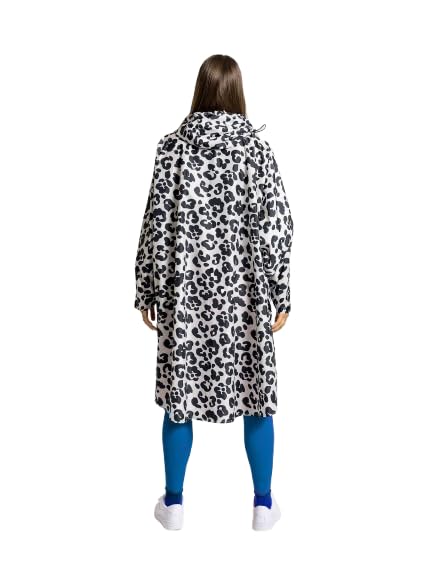 Ela Mo® Regenponcho Damen [100% WASSERDICHT] - Atmungsaktiver Regencape mit Kapuze - Wetterfester Fahrrad Poncho - Leichter Regenmantel - Regenschutz für Outdoor, Wandern, Festival & Alltag (Leo)