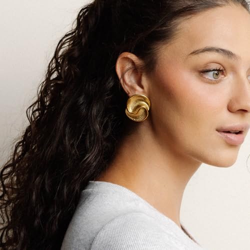 Gold Chunky Statement Earrings – Bold Retro-Inspired Fashion Jewelry for Women4