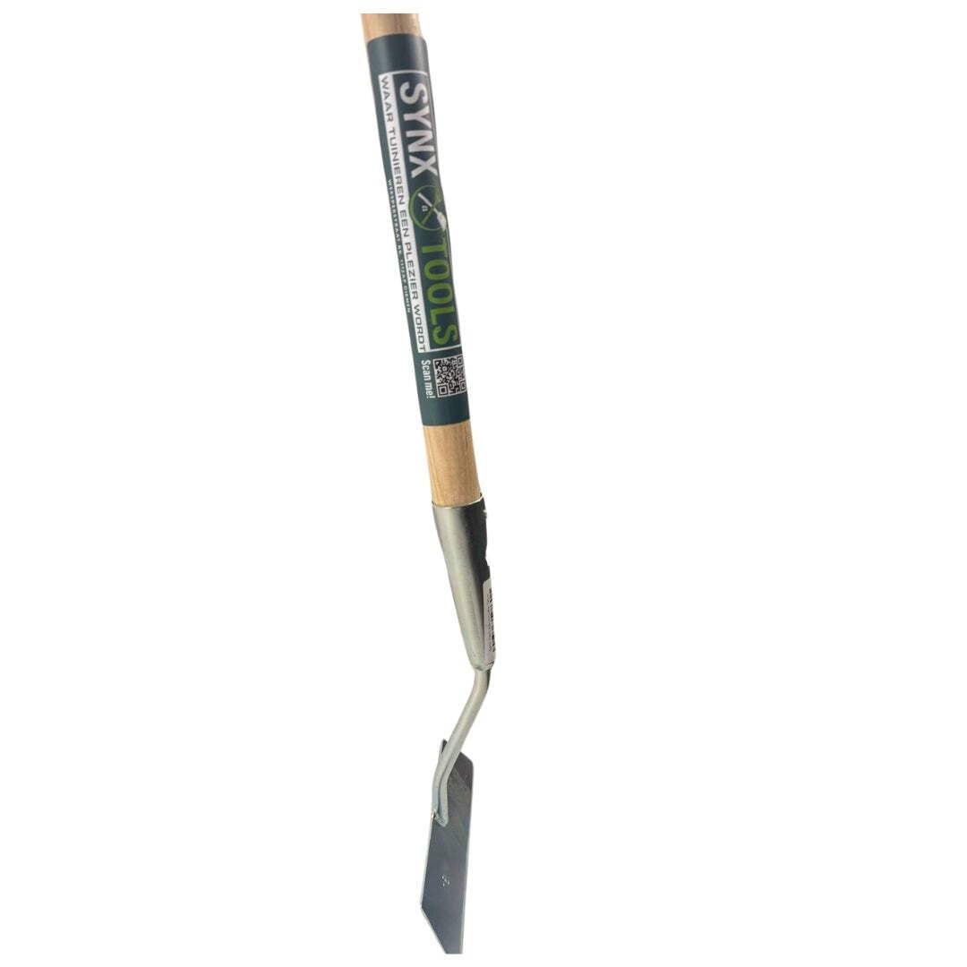Set di attrezzi Synx: zappa dritta da 18 cm e scopa nera in nylon da 40 cm con manico in acciaio da 160 cm. Materiali: acciaio e nylon.