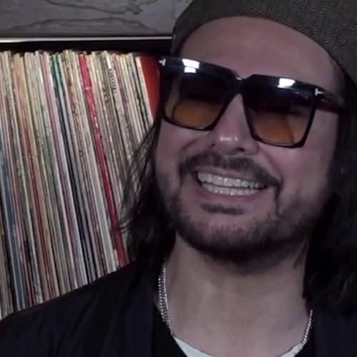 BOOM BETO CUEVAS saludo con musica