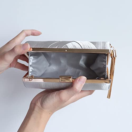 Pochette de soirée confortable qui libère vos mains grâce à sa bandoulière