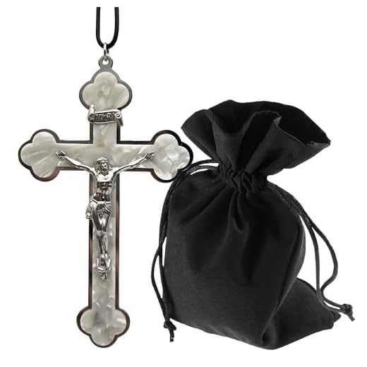LUNEXUS Kreuzanhänger Kruzifix weiß perlmuttfarben mit Korpus Jesu – Halskette mit Kreuz 10,5×6,5 cm aus Italien inkl. 60 cm Lederband und Samtbeutel – gesegnetes Devotional für Feier, Gebet und Reise