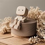 Kompakt & tragbar:Mit nur 8 cm Höhe (ca. 3,15 Zoll) ist die Figur leicht zu transportieren und überall ein fröhlicher Blickfang.
