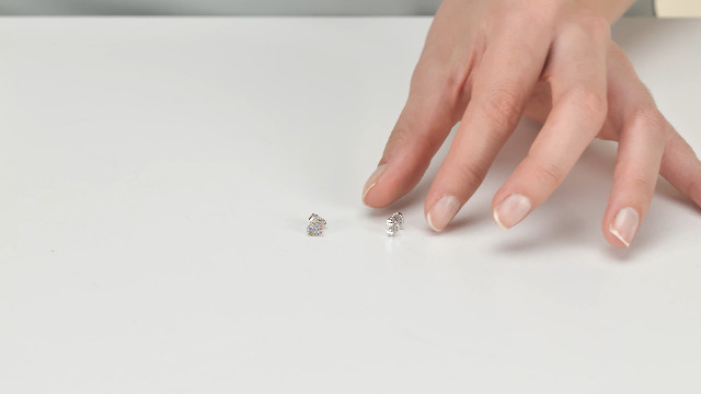 Orecchini A Perno Per Bambine S.Oliver, Argento 925 Con Motivo Fulmine. Piccoli (1 Cm), Con Chiusura A Spina. Ipoallergenici E Placcati In Rodio Per Non Annerire. In Elegante Confezione Regalo.