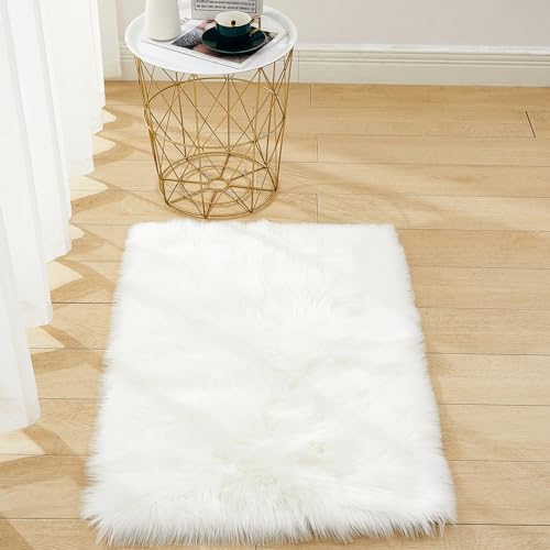 Tapete decorativo pequeño blanco de piel sintética 2x3 pies