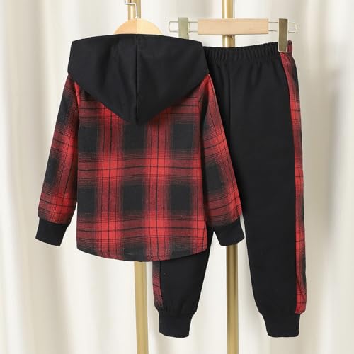 Design patchwork à carreaux pour cet ensemble vêtements enfants rouge et confortable