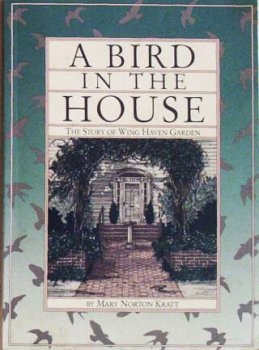 Paperback A bird in the house: The story of Wing Haven Garden Book