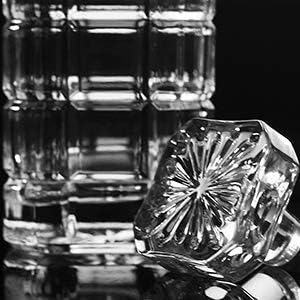 Riderev Square Decanter Crystal Whiskey Decanters for Wine Lovers, Anniversary, Weddings,Birthdays, Best for Alcohol, Bourbon, Whiskey, Wine 2