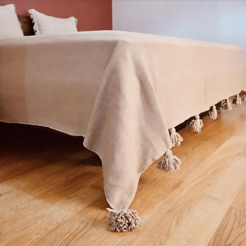 THE MOROCCAN VIBRATIONS Colcha tejida a mano y cojines surtidos, elegancia artesanal y confort refinado, edición de trigo, fabricada en Marruecos