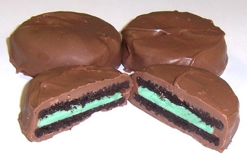 Scott's Cakes Oreos de menta fresca cubierta de chocolate con leche en un recipiente de plástico de 1 libra