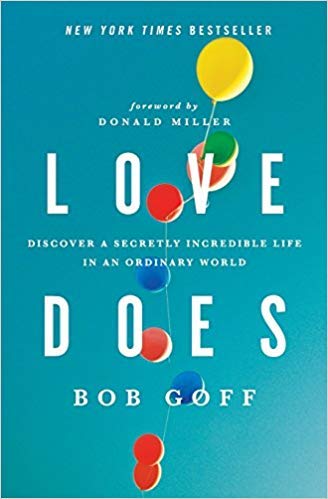 Por Bob Goff  Love Does Descubre una vida secretamente increíble en un mundo ordinario (Libro de bolsillo)2018por Bob Goff (Autor) (Libro de