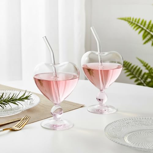 SiliFine 2 Pcs Valentine Heart Shaped Cocktail Glasses, 7.5oz Creative Heart Shaped Wine Glasses with Straw, Valentine Martini Glass, Romantic Cocktail Goblet for Wine Juice Whiskey Home Bar Party