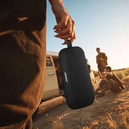 Bild 5 - Bose SoundLink Flex Tragbarer Bluetooth Lautsprecher (2. Gen.), Tragbarer Outdoor Lautsprecher, wasserdicht und staubdicht, mit naturgetreuem Klang, bis zu 12 Stunden Akkulaufzeit, Schwarz