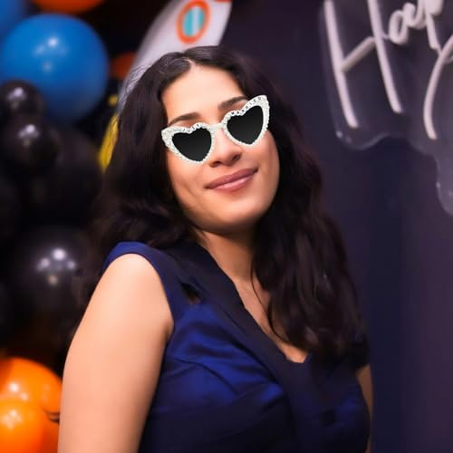 Bachelorette Party Bride Sunglasses, Just Married White Hear Shaped Pearl Glasses for Women Bride to Be Party Gift Supplies4