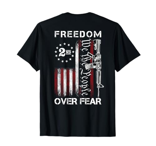 Gun American Flag Patriots Libertad sobre el miedo (EN LA ATRAS) Camiseta