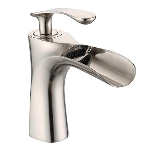 Robinet de salle de bain cascade pour sublimer un lavabo sous comptoir chic