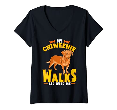 Mujer Mi Chiweenie Camina Por Todo Sobre Me Lindo Dachshund Chihuahua Mix Camiseta Cuello V