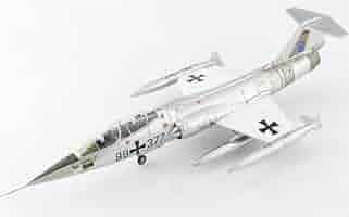 ハセガワ1/72　F104J 完成品　ラダー、パイロットフィギュア付き ハセガワ1/72 F104J 完成品 ラダー、パイロットフィギュア付き
