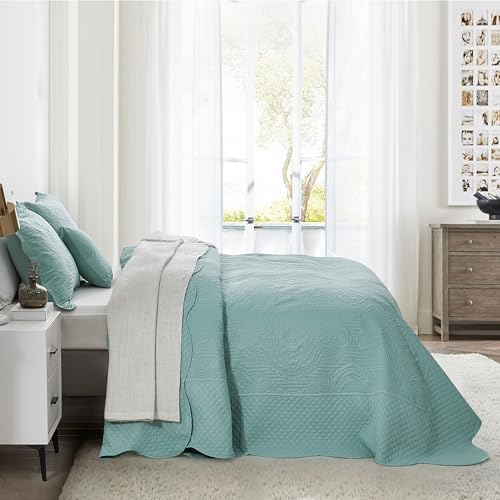 Image of HZ & HY Oversized King Bedspread, Embossed Damask Quilt Set King /Cal King, Lightweight Reversible Coverlet, Scalloped Edge - Serene Classic Look, 5 Piece, Seaglass