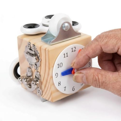 Tablero de madera interactivo con pestillos y encaje de formas geométricas