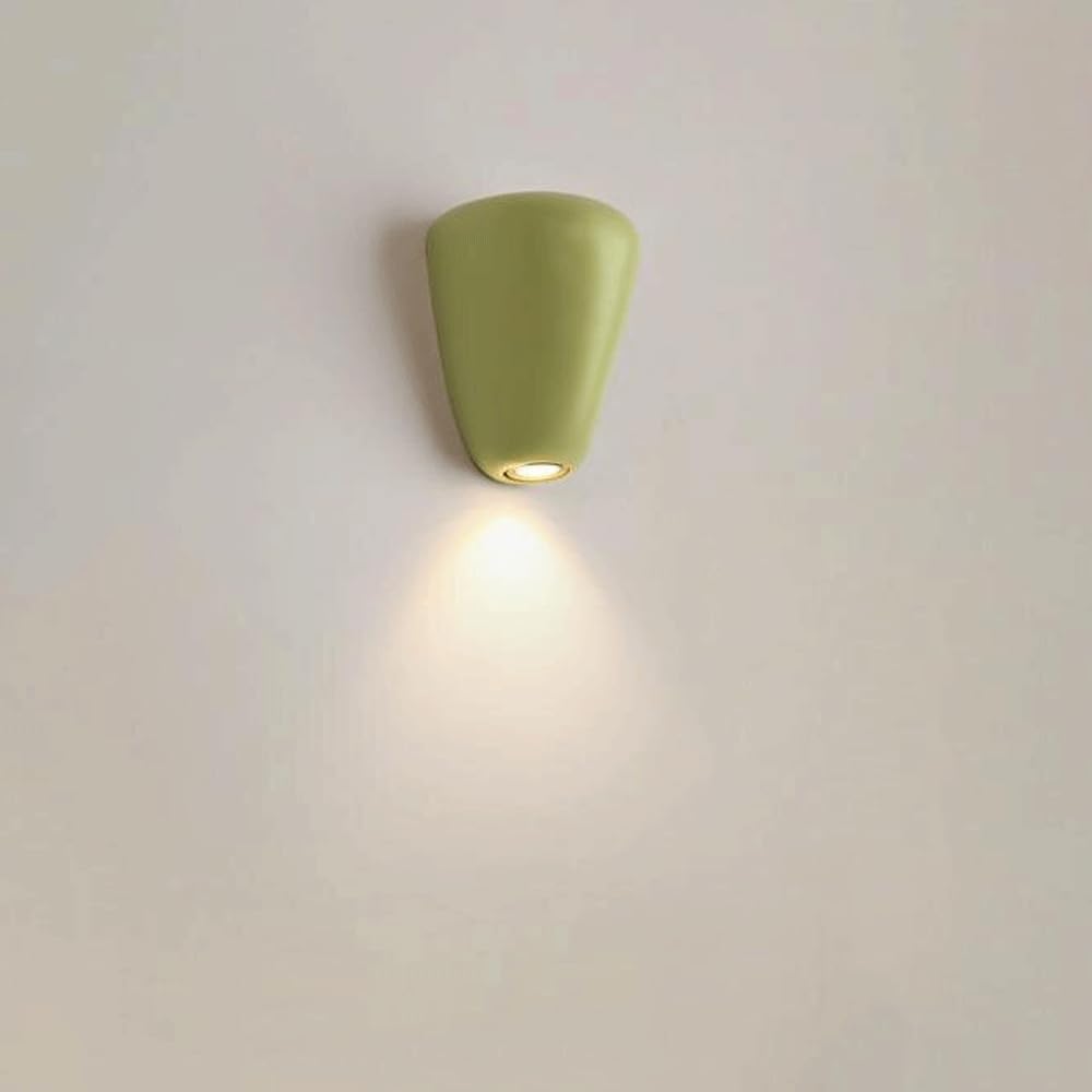 Aplique de pared verde pequeño con luz cálida ideal para quitar el miedo a la oscuridad infantil