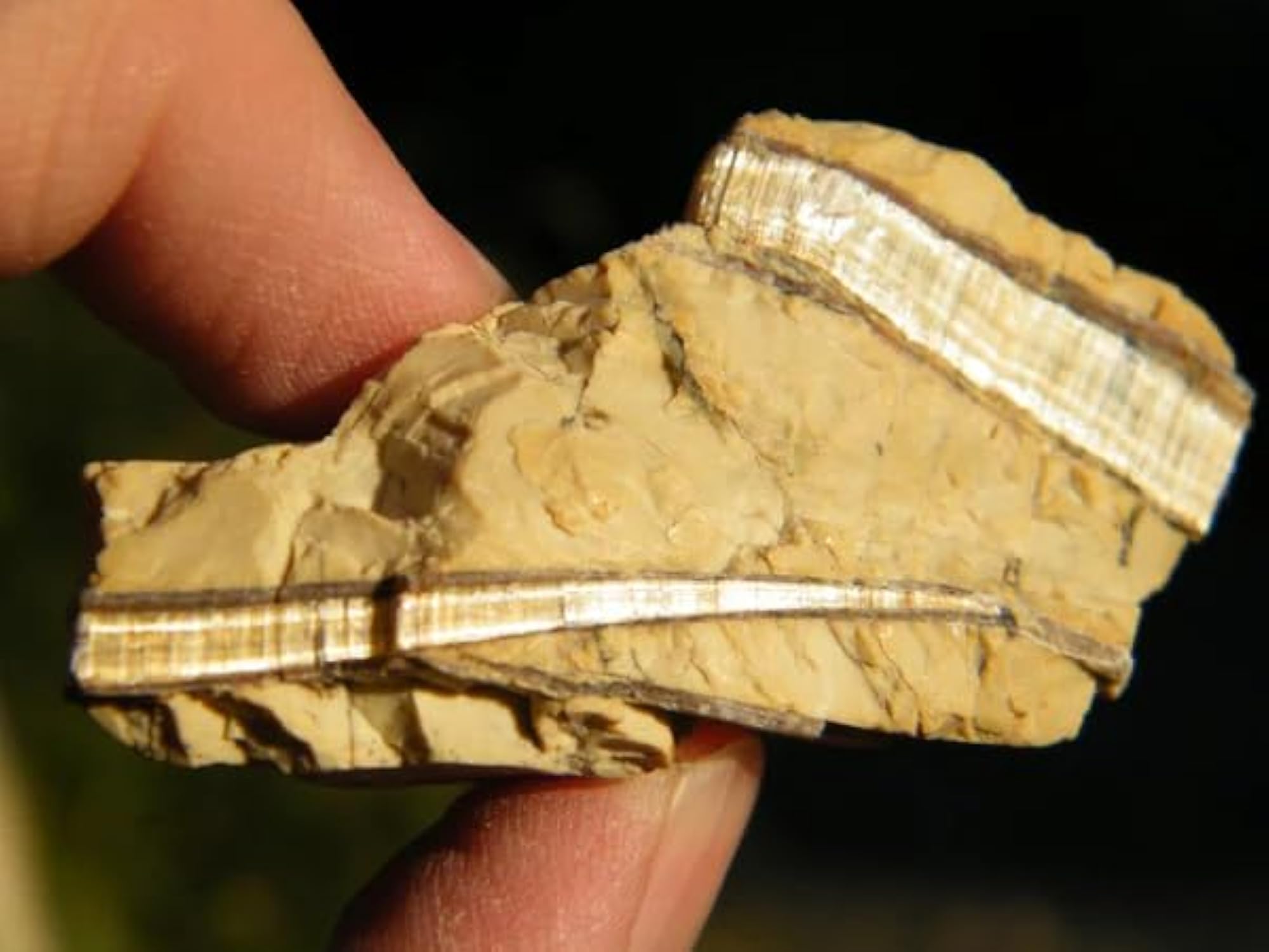 Natural Serpentine Raw Crystal Stones for Meditation and Healing