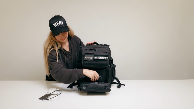 Bee Why – The Boros (12インチ, Wolfpak WOLFpak 45L Backpack, Alpha Black, One Size, Backpack