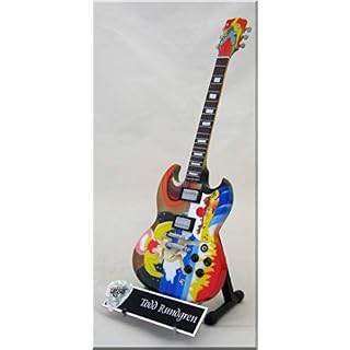TODD RUNDGREN Guitare Miniature avec médiator UTOPIA FOOL - Les Beatles, Paul McCartney, John Lennon, RIngo Starr, George Harrison TODD RUNDGREN Guitare Miniature avec médiator UTOPIA FOOL – Image 2