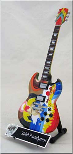 TODD RUNDGREN Guitare Miniature avec médiator UTOPIA FOOL - Les Beatles, Paul McCartney, John Lennon, RIngo Starr, George Harrison TODD RUNDGREN Guitare Miniature avec médiator UTOPIA FOOL – Image 3