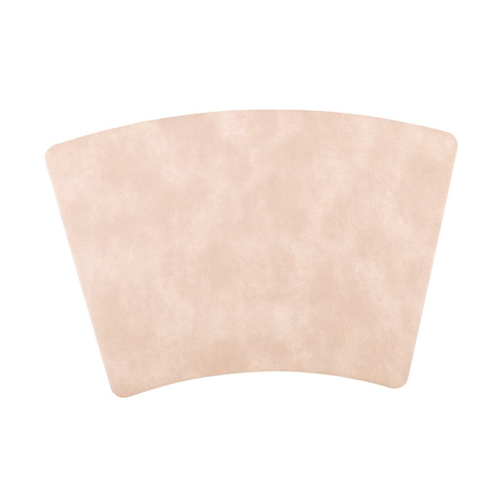 Set de table en cuir en éventail pour table ronde : fini les rebords qui dépassent