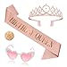 Geburtstag Frauen, Geburtstag Frauen Deko, Rosegold geburtstags-Krone Schärpe Set, Contains A Pink Heart-Shaped Pair Of Glasses,Holzwürfel,Ideale Geschenk für Friend, Wife, Girlfriend（4-teiliges）