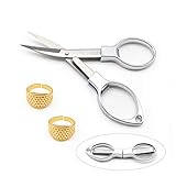 【Herramienta Conveniente】Tijeras pequeñas pueden evitar que los dedos presionen directamente sobre la aguja. Al coser, especialmente para ciertas telas que deben presionarse con fuerza, Herramientas de costura puede proteger mejor los dedos y acelerar la velocidad de costura.