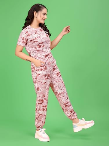 Image of woman Tracksuit for causal wear