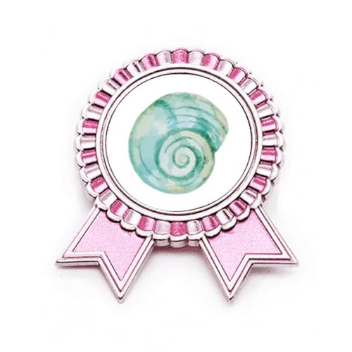 Broche escargot en métal avec illustration bleue et médaille rose M
