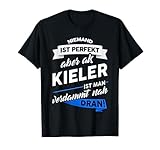 Klassisch geschnitten, doppelt genähter Saum.