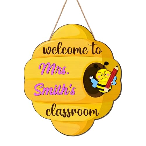 Personalized Bee Classroom Welcome Sign, Custom Teacher Name Bee Theme Wooden Door Wreath Plaque Class Decor, Back to School Teachers Gift Preschool Kindergarten Elementary School Supplies Must Have