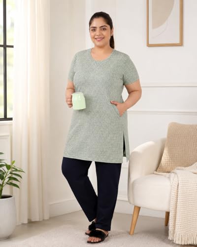 Image of In Love Women's All-Over Printed Cotton Plus Size Longline T-Shirt with Pockets