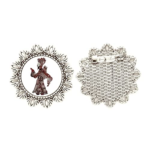 Broche tradicional de flores plateadas para lucir en bodas y eventos especiales