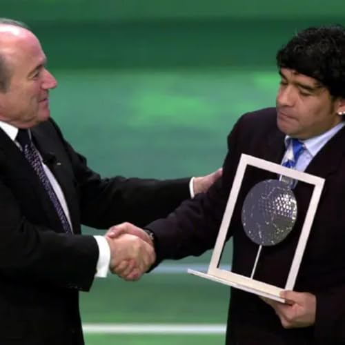 48. El premio que tuvo que inventar la FIFA por culpa de Maradona (por @FinoYossen) copertina