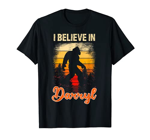 I Believe In Darryl | Funny Retro Bigfoot Believer Gift Maglietta