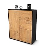 Dieses Highboard hat Gesamt-Maße von 92x108x35cm. Die Breite von nur ca. 92 cm ist optimal für Nischen und Verschläge. Die Holz Front Eiche Nachbildung wirkt mit einem warmen intensiven Braun und einer auffälligen Holzmaserung. Das gelbliche Holz ist rustikal und gemütlich. Der anthrazit matte Korpus kann überall integriert werden, besonders edel wirkt er im Kontrast zu hellen Wänden.